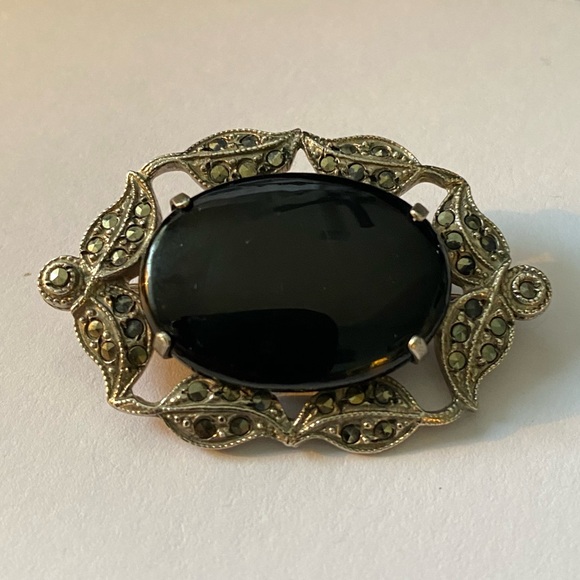Vintage Art Deco Sterling Silver Marcasite & Black Onyx Brooch Pin - Picture 3 of 8